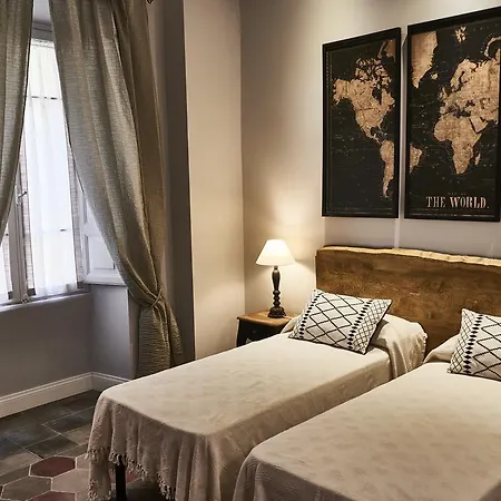 エール＆ニキズ ホーム ゲストハウス 4*