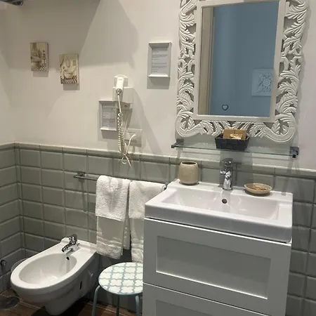 ゲストハウス エール＆ニキズ ホーム 4*