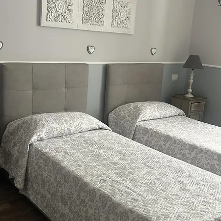 ゲストハウス エール＆ニキズ ホーム ローマ