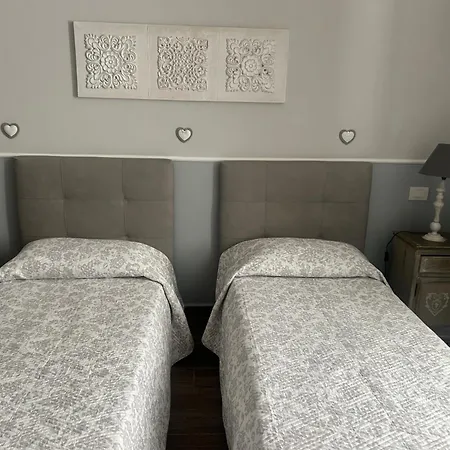 エール＆ニキズ ホーム 4* ローマ