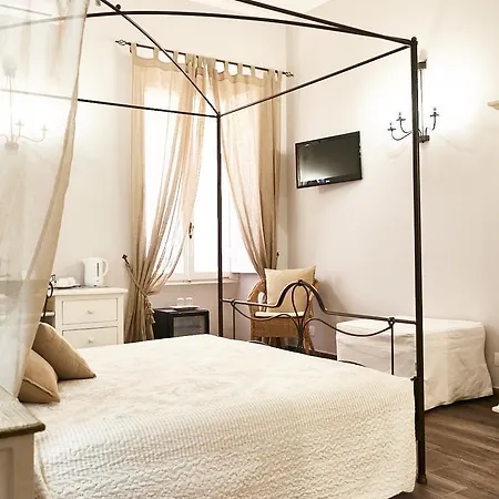 エール＆ニキズ ホーム ゲストハウス 4*