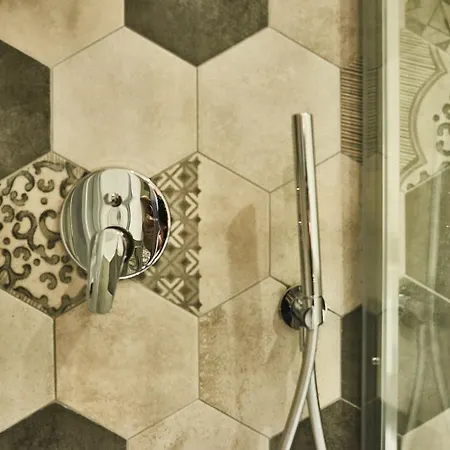 エール＆ニキズ ホーム ゲストハウス ローマ