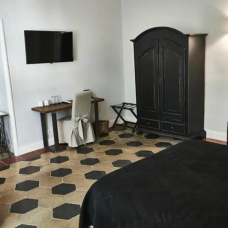 エール＆ニキズ ホーム ゲストハウス 4*