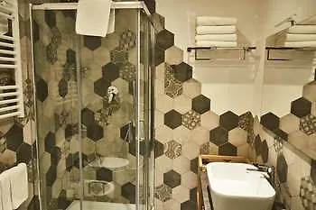 エール＆ニキズ ホーム ゲストハウス ローマ