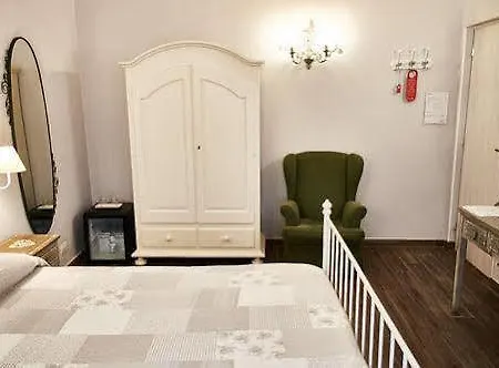 ゲストハウス エール＆ニキズ ホーム 4*