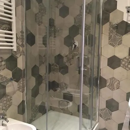 エール＆ニキズ ホーム ゲストハウス 4*